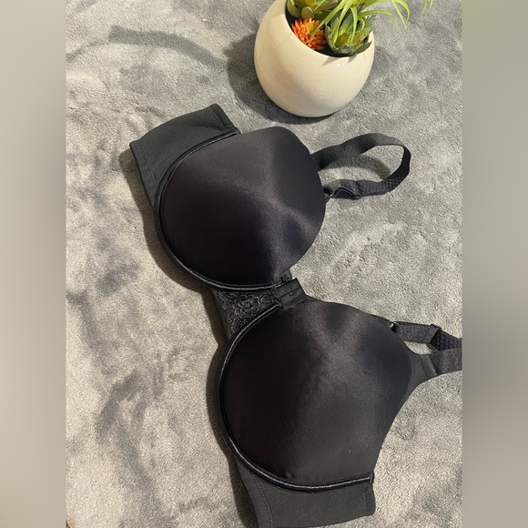 Vanity Fair Other - Vanity Fair Women's Full Figure Contour Bra Size 44C In Black 76380